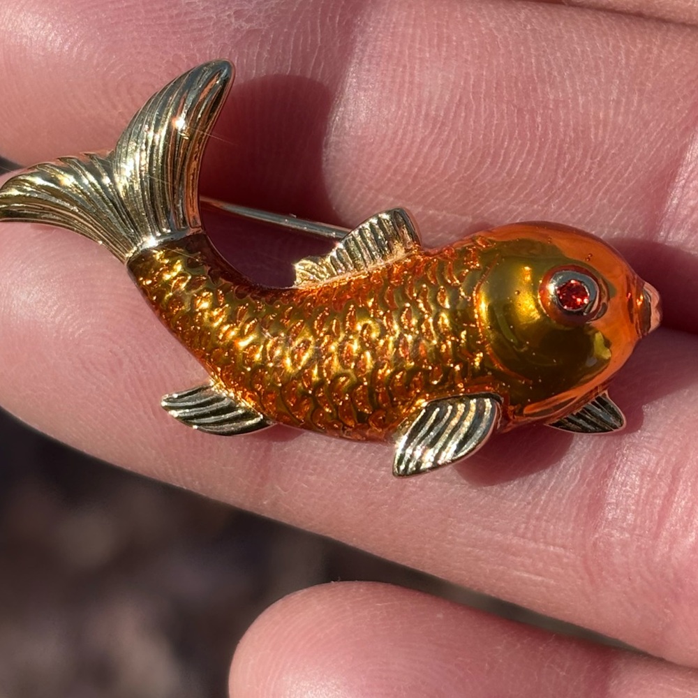 Vintage 90’s Swarovski Koi Fish Pin/Brooch!